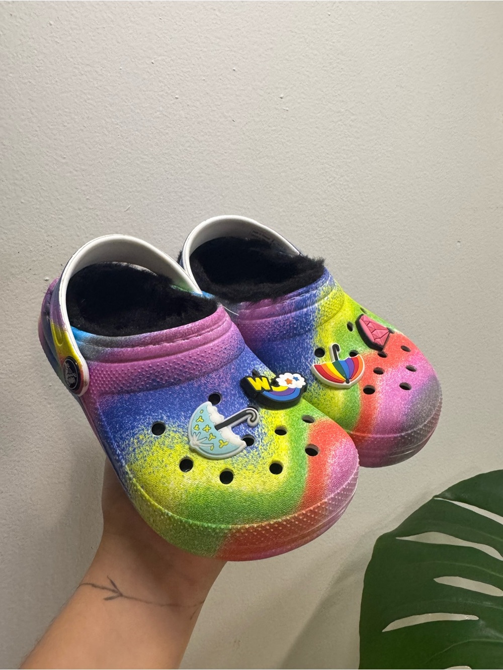 CROCS Kids Tie-Dye Rainbow Fuzzy Lined Clogs - Multicolor
